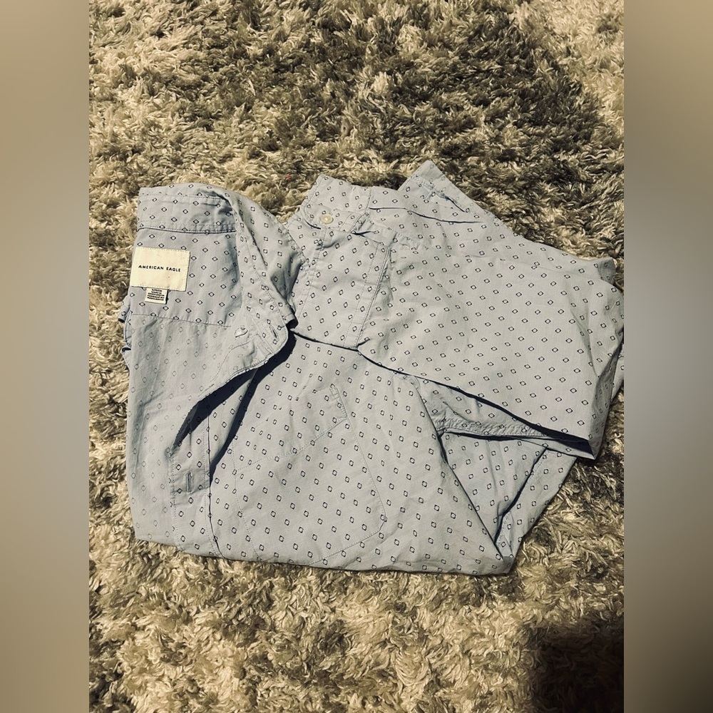 long sleeve button up dress shirt 
american eagle 
size small 
light blue